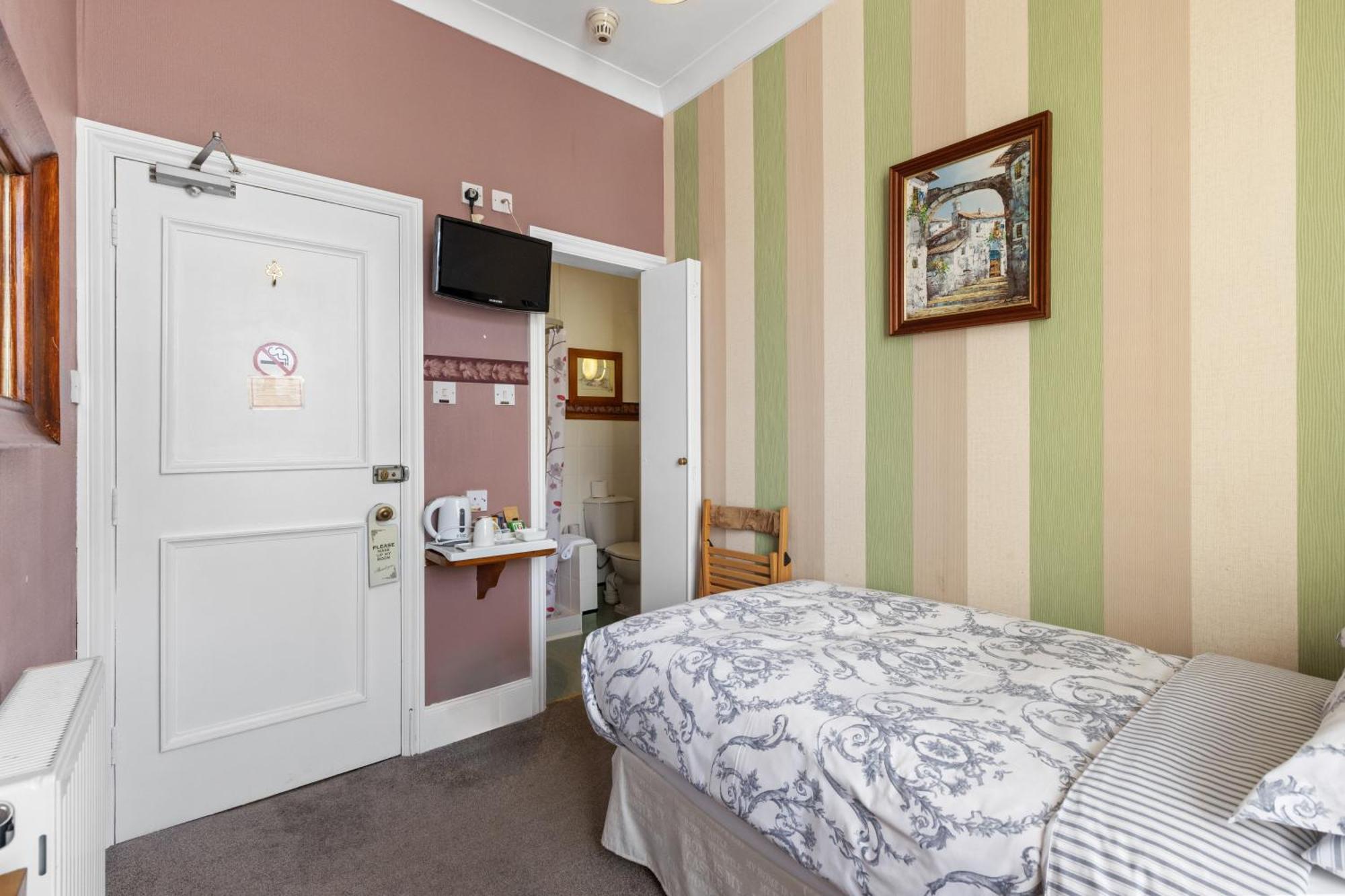 The Lansdowne Bed & Breakfast Leamington Spa Exterior photo